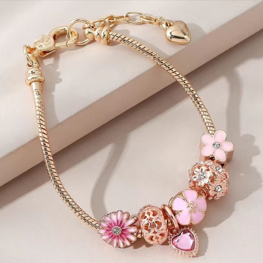 ✨️ Cute Pink Flower Beaded Bracelet - Picture 2 of 5